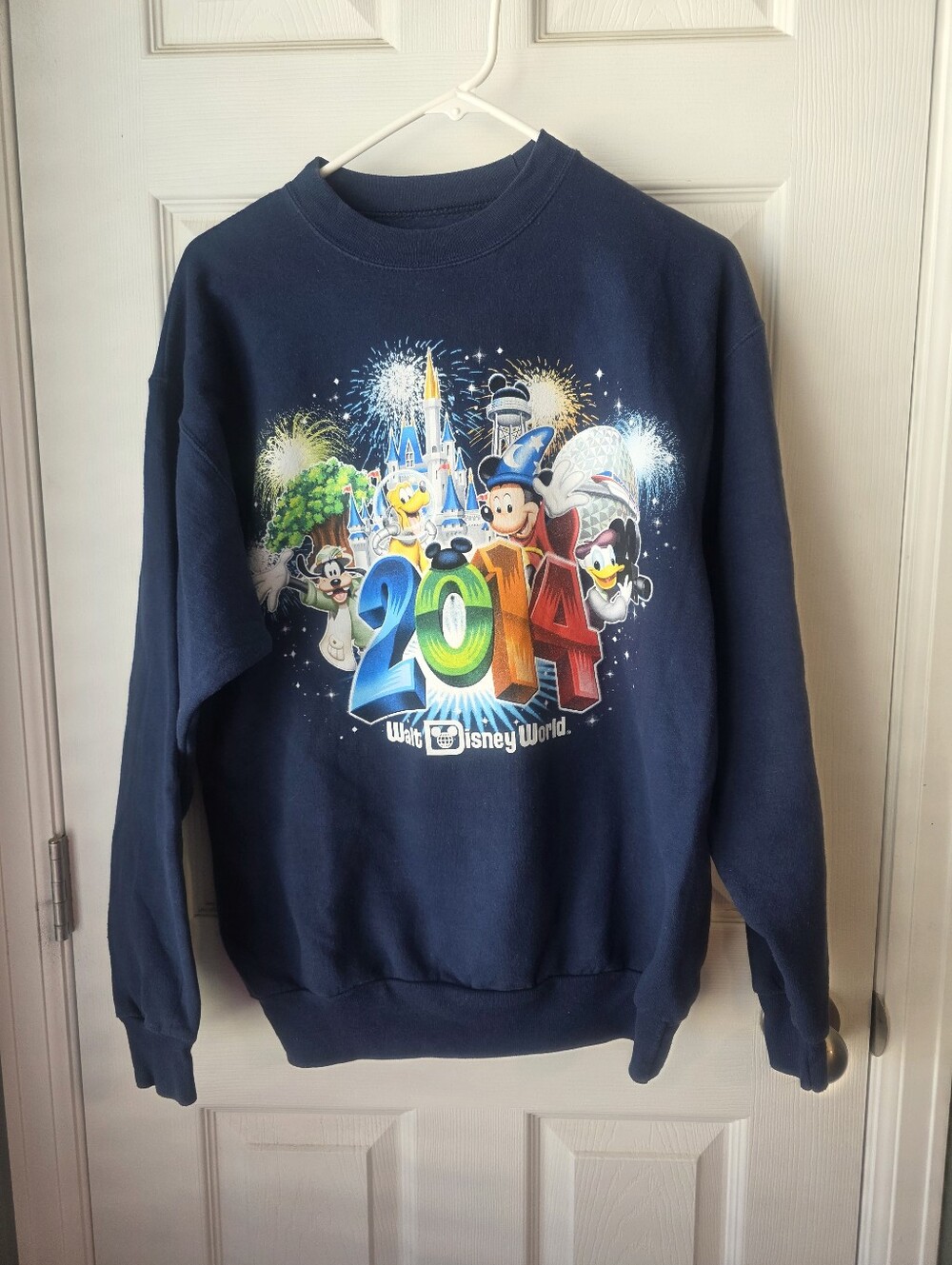 2014 Walt Disney World Sweatshirt Size Medium Unisex Adult Navy
